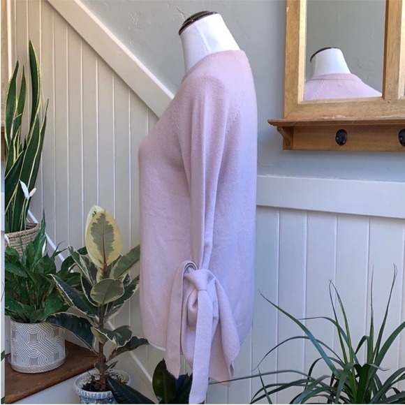 Neiman Marcus 100% Cashmere Crewneck Sweater in Pale Pink - Picture 10 of 11